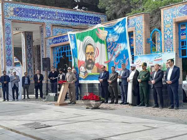 آیین نواختن زنگ سپاس معلم در دبیرستان دخترانه ارشاد تربت حیدریه 