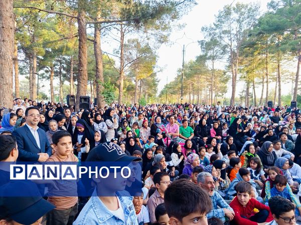 قدم هایی به عشق معلمان