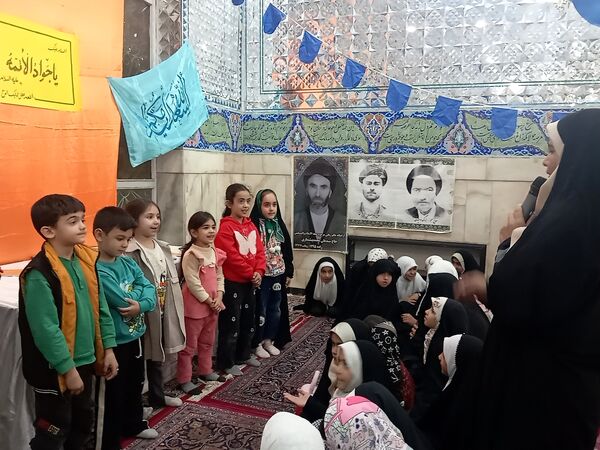 اجرای برنامه هایی زیبا و شاد برای کودکان در شهرستان کاشمر 
