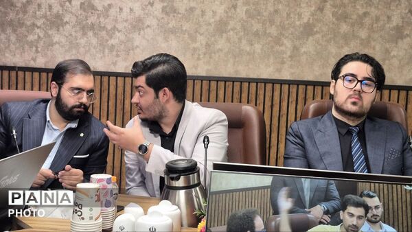 نسل زد پای بازنگری ساختار شورای مشاوران نشست