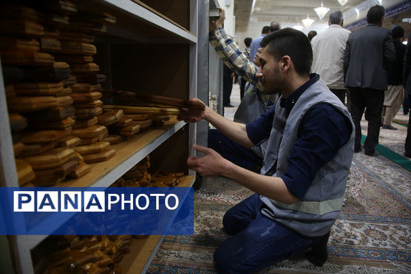 خدمت‌رسانی 35 خادمیار نوجوان در حرم حضرت معصومه(س)