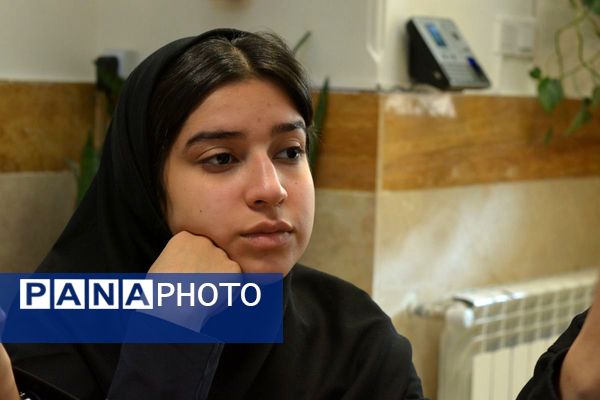 برای اولین‌بار برگزاری کافه ۵۷ در دبیرستان‌ نمونه دولتی ولایت بهارستان‌دو