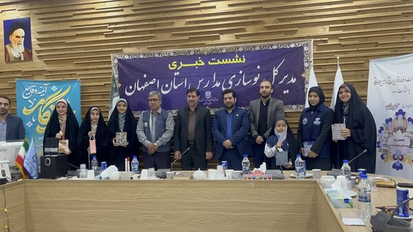 نشست خبری مدیرکل نوسازی مدارس استان اصفهان با دانش آموز خبرنگاران پانا