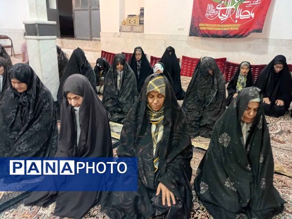 نماز جماعت در مراسم شب بیعت با امام زمان (عج) در خلیل آباد