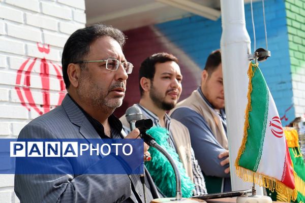 افتتاح چایخانه‌ای برای ادای احترام به حضرت رضا(ع) در دبیرستان دخترانه مطهره منطقه ۱۴