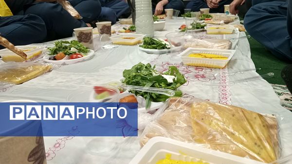 سفره مهربانی مهمانی خدا در آموزشگاه دخترانه نمونه دولتی فدک شهرستان فاروج 