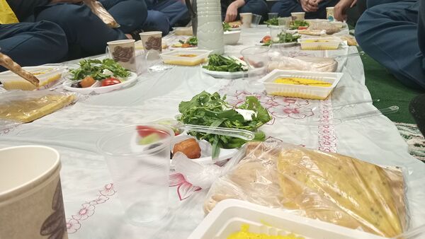 سفره مهربانی مهمانی خدا در آموزشگاه دخترانه نمونه دولتی فدک شهرستان فاروج 