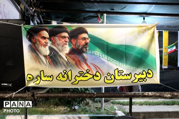 حضور چشمگیر دانش آموزان و فرهنگیان در موکب شهدای دانش آموز ورامین