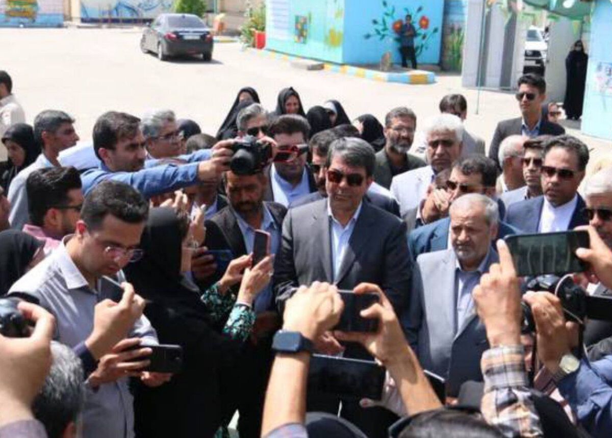 کلنگ‌زنی احداث دبستان دخترانه ۱۲ کلاسه شاهد جیرفت از سوی وزیر آموزش و پرورش