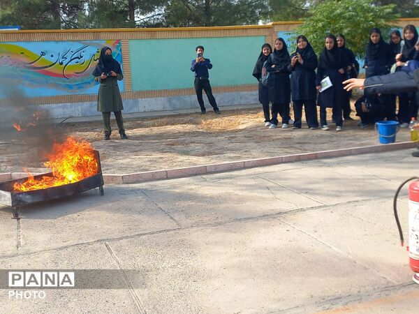روز آتش نشانی در دبیرستان اندیشه