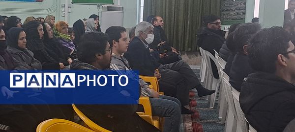 جلسه آموزش خانواده ویژه والدین پایه‌های دهم و یازدهم در دبیرستان شاهد ابوذر غفاری 