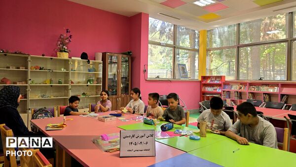 دنیایی از رنگ‌ها و تخیل در دستان کوچک کودکان