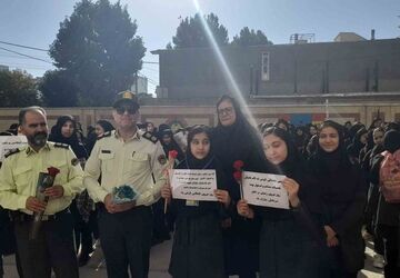 گرامی‌داشت روز نیروی انتظامی در مدرسه ام البنین نورآباد لرستان