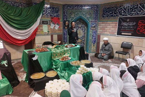 موج عشق به دخت پیامبر(ص) در مدارس فیروزکوه طنین‌انداز شد