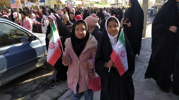 دهه نودی‌ها انقلاب را در دست گرفتند