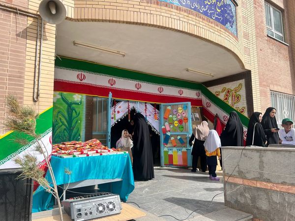  جشن شکوفه ها در دبستان شهید محمدی شهر نسر 