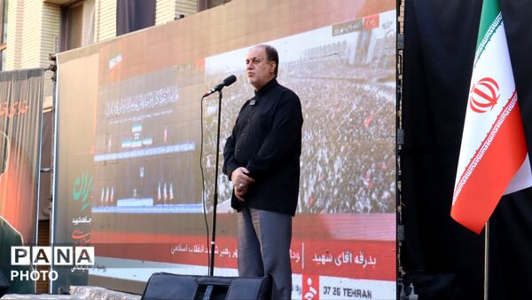 وداعِ اشک‌آلودِ هزاران فرهنگی با رهبرِ شهیدِ آسمانی