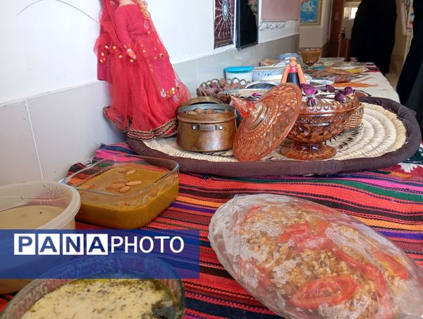 نمایشگاه صنایع دستی و جشنواره غذاهای سنتی به‌مناسبت دهه فجر 