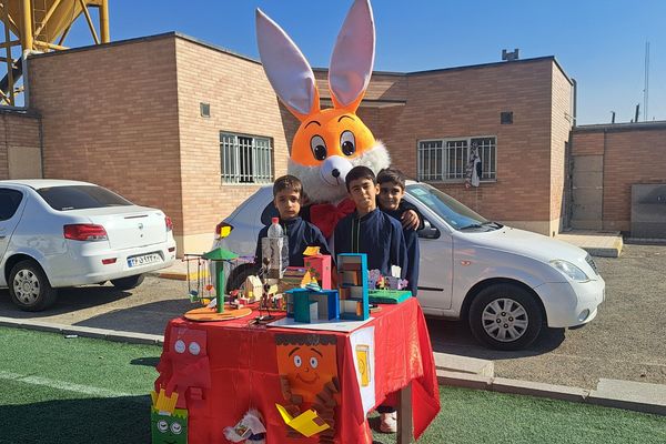  برپایی نمایشگاه  آثار دانش‌آموزان در مدرسه غیاث‌الدین جمشید کاشانی ملارد 