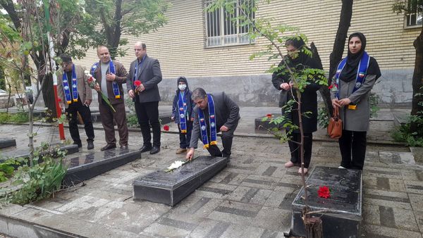 تجدید پیمان با شهدا به مناسبت هفته گرامیداشت مقام معلم