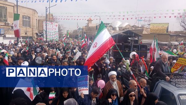 جلوه هایی از راهپیمایی جشن پیروزی انقلاب در شهر قم