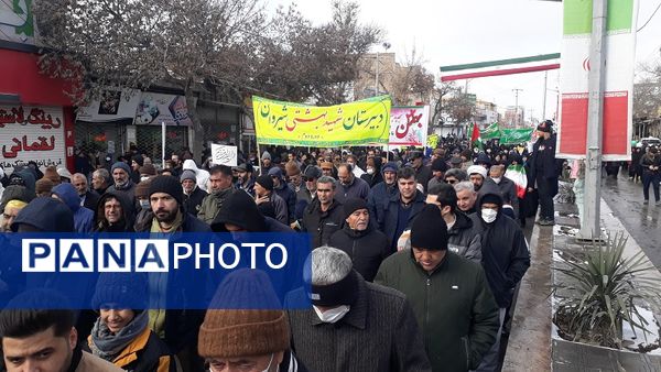 جلوه‌هایی از حماسه آفرینی مردم شیروان در راهپیمایی ۲۲ بهمن 