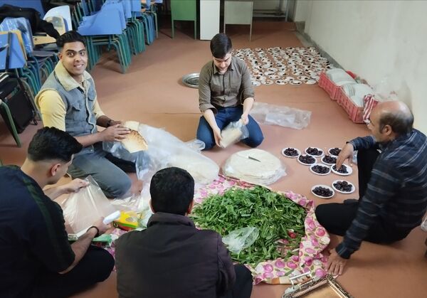   ضیافت افطاری و محفل قرآنی در دبیرستان شهید مطهری شهر حسن آباد جرقویه علیا