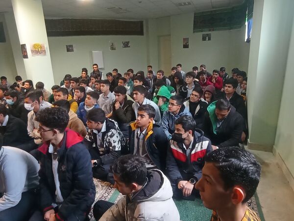 جلسه مشاوره تحصیلی برای دانش‌آموزان دبیرستان نمونه دولتی گل نراقی 3