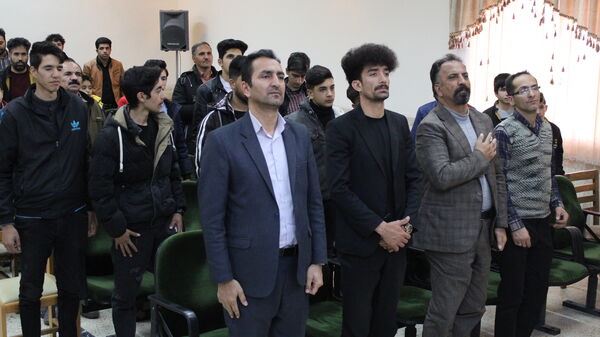 تجلیل از دانش‌آموزان برگزیده در چهل ودومین جشنواره فرهنگی هنری امید فردا شهرستان بن