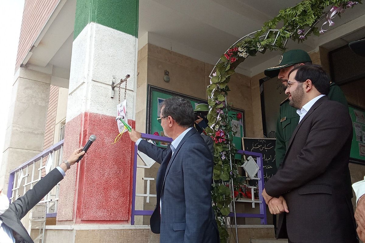 پاسداشت مقام شامخ معلم در آموزشگاه هیأت امنایی فرزانگان ملارد؛ با نواختن زنگ سپاس معلم 