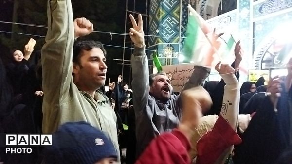 تجدید بیعت با رهبری توسط مردم نیشابور 