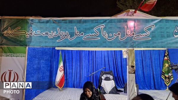 بازسازی صحنه سخنرانی رهبر شهید انقلاب اسلامی ایران در بلوار امام‌زاده حسن(ع) کرج