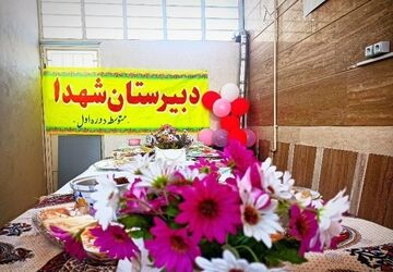 جشنواره غذای سالم در دبیرستان شهدا
