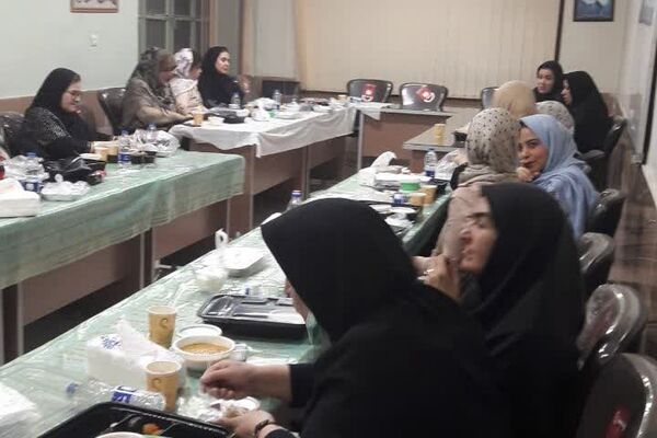 برگزاری مراسم افطار و طعام در دبیرستان فتح المبین ناحیه دو شهرری 