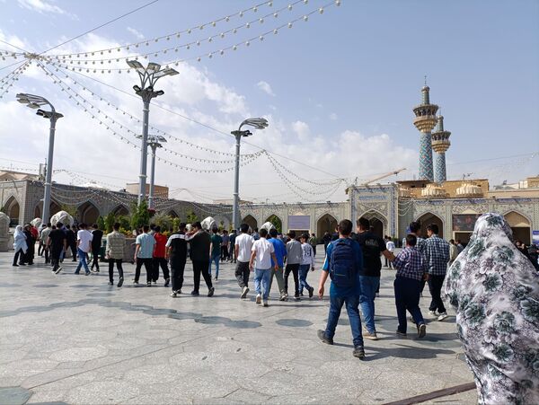 اجتماع 5 هزار نفری نوجوانان دانش آموز در حرم مطهر رضوی 