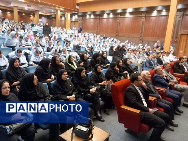 نواختن زنگ سپاس در فرهنگسرای آریو مصلی نژاد 