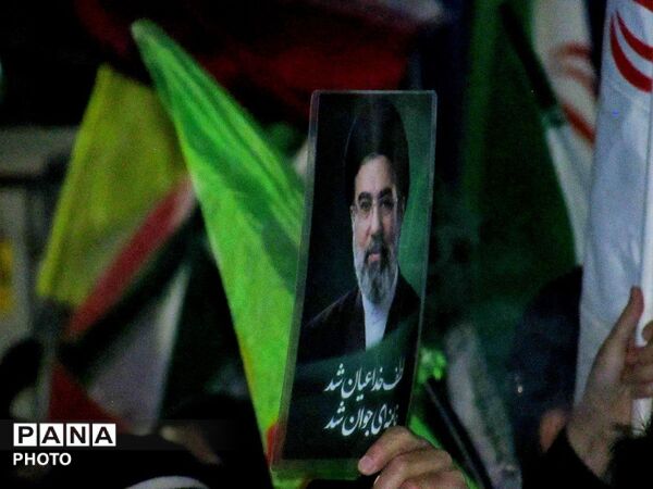 احساسات و سخنان مردم کاشمر بر روی دستان گرفته شد