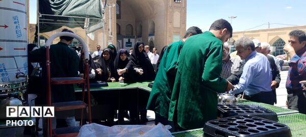 فعالیت چایخانه حضرت زهرا (س) در مسجد جامع 