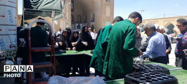 فعالیت چایخانه حضرت زهرا (س) در مسجد جامع 