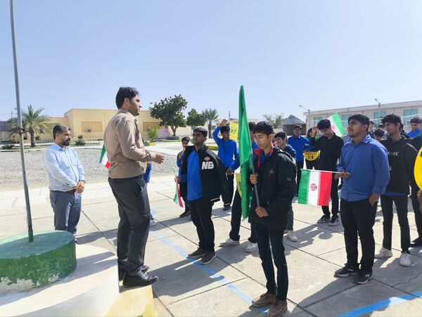 مدارس سندرک یکپارچه در شور انقلابی؛ زنگ انقلاب به صدا درآمد