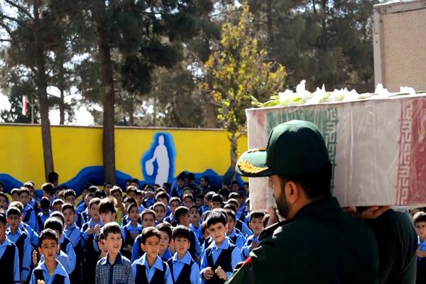 حضور پیکر شهید دانش‌آموز زینت بخش مدارس نجف‌آباد 