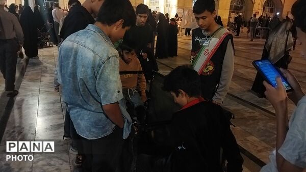 غرفه دهه نودی ها هر شب پرشور تر از قبل در نیشابور