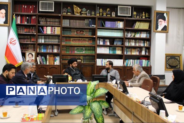 دیدار صمیمی قائم‌ مقام سازمان دانش‌آموزی با نماینده ولی‌فقیه در زنجان