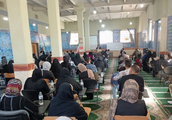 جلسه اولیاء مربیان در دبیرستان نمونه دولتی شهدای علم و فناوری بهارستان دو