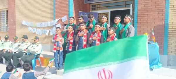 مراسم ویژه  هفته نیروی انتظامی در آموزشگاه پویندگان فرهنگ خلیل آباد