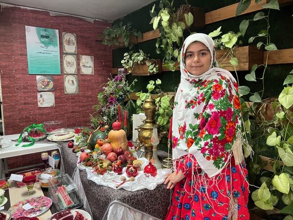جشن یلدای دانش‌آموزی در دبیرستان تیمسار فلاحی ناحیه یک کرج 