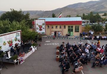 نهمین جشنواره سماق قرمز شهرستان هوراند 