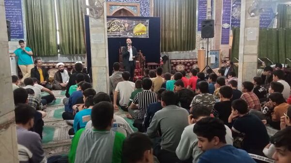 اعتکاف دانش‌آموزان دبیرستان شهید بابایی منطقه ۱۵ 