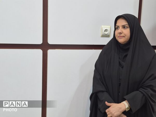 معلمان نمونه در قاب افتخار آموزش و پرورش منطقه ۵