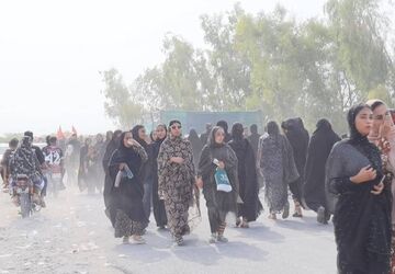 پیاده‌روی جاماندگان اربعین در روستای چلو گاومیشی